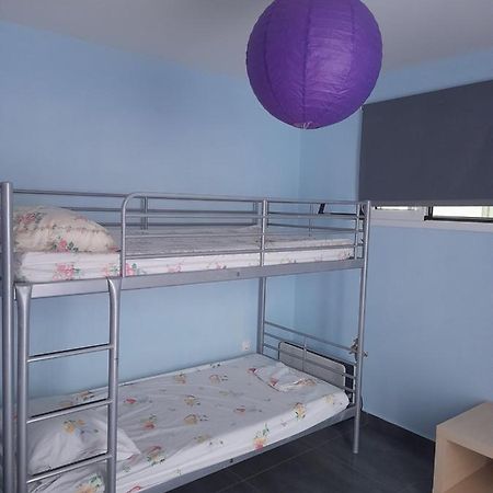 Bright Top Floor Apartment! ไซคิย์นธอสทาวน์ ภายนอก รูปภาพ