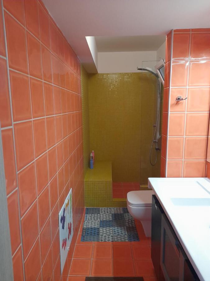 Bright Top Floor Apartment! ไซคิย์นธอสทาวน์ ภายนอก รูปภาพ