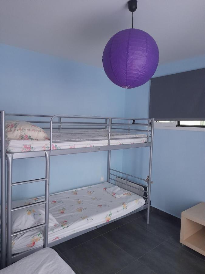 Bright Top Floor Apartment! ไซคิย์นธอสทาวน์ ภายนอก รูปภาพ